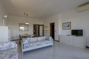 Soggiorno trilocale (5)